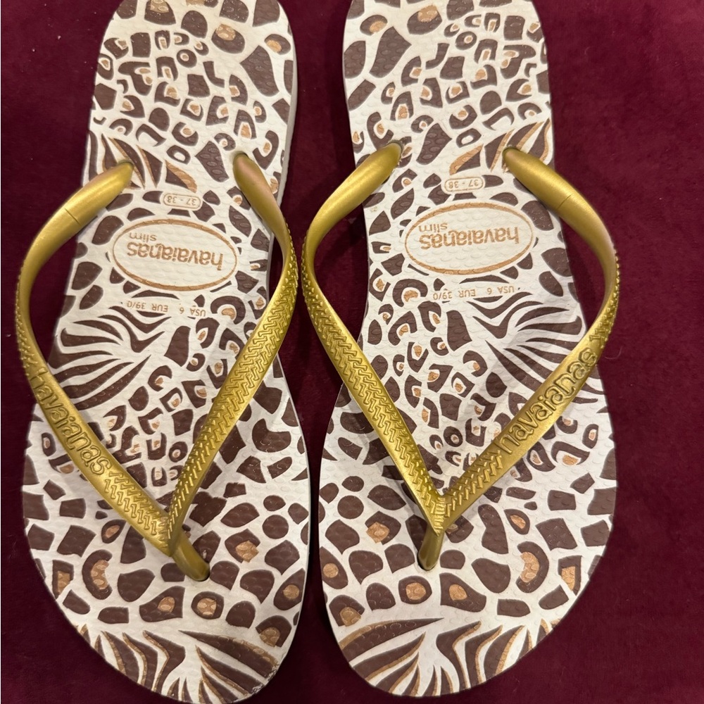 Havaianas Women's Gold and Brown Patterned Sandals